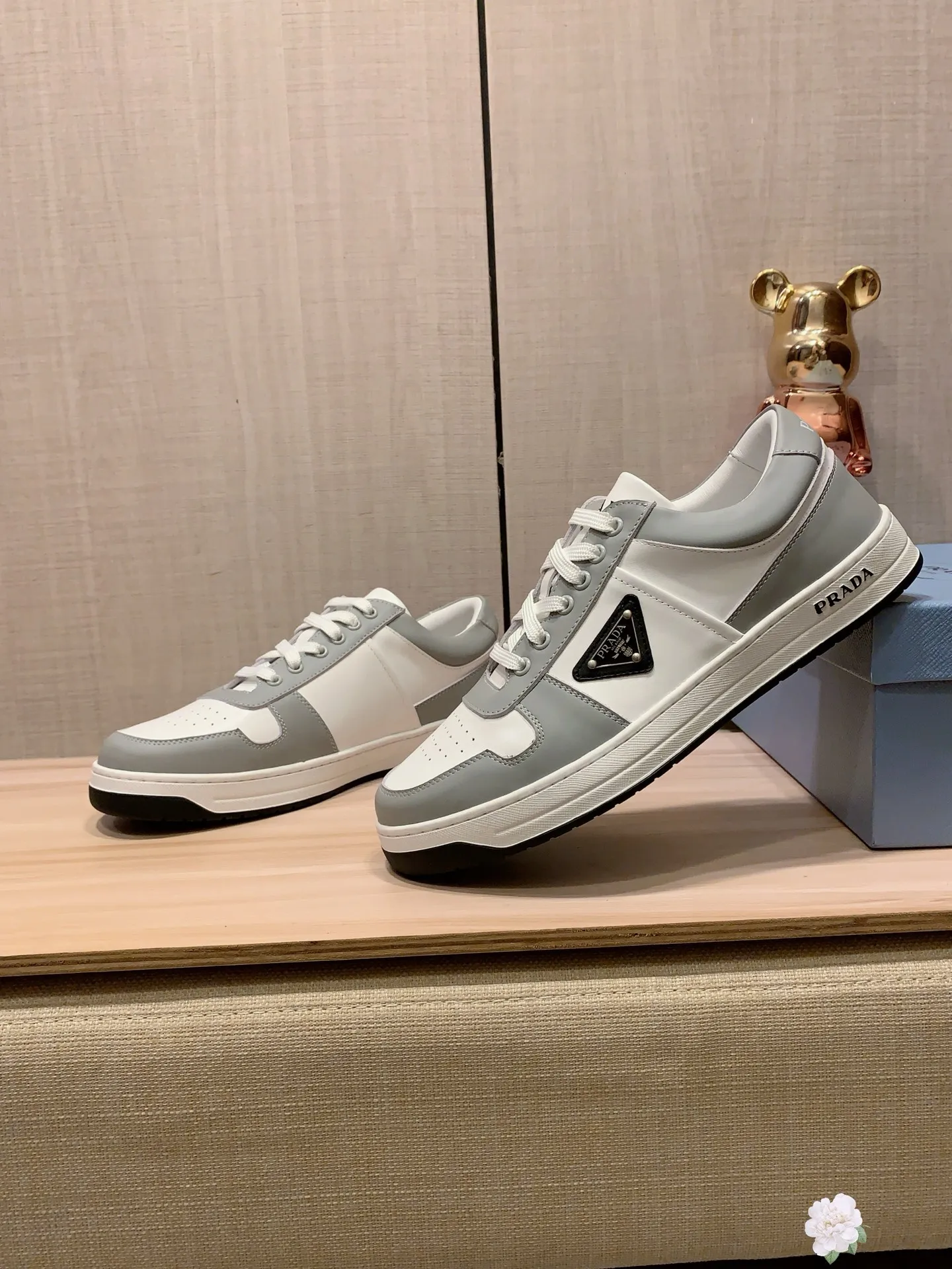 Men's Men's Shoes💰442💰💰🎩🎩[Lightning][Lightning] "PRADA*" The latest and most popular casual shoes, top brand [seduce] luxury ~ purchasing agency, top quality ~. [Strong] The upper is made of imported breathable cowhide material ➕ breathable sheepskin feet (•) with fine workmanship. The original stylish and stylish soft rubber wear-resistant and non-slip outsole is light and comfortable on the feet. The real thing looks better when photographed in real life. 226: code: 38-44, white and black 4️⃣ colors selected